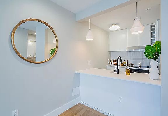 3rd image of 819 Lexington Ave #1F