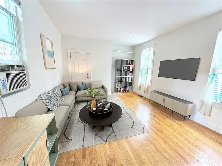250 Webster St #2 — Photo 2
