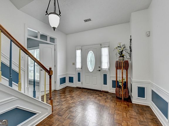 4th image of 302 Cimarron Way