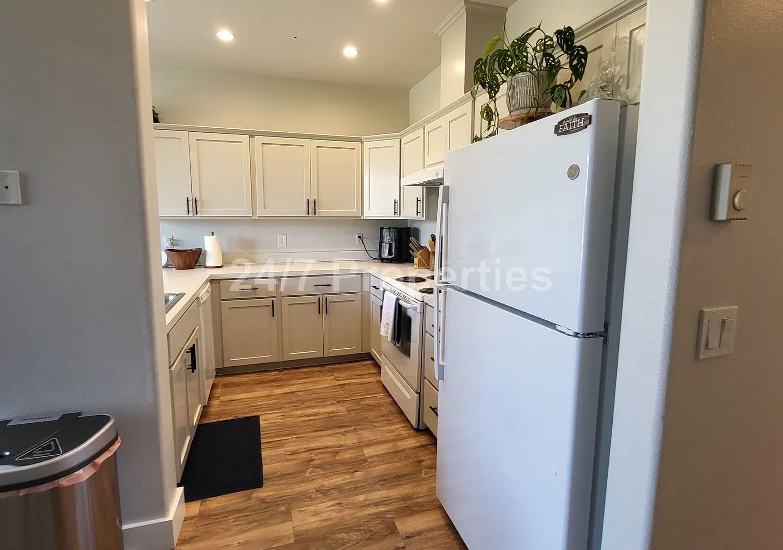 Stylish & Modern 3 BD | 2.5 BA - Molalla — Photo 3