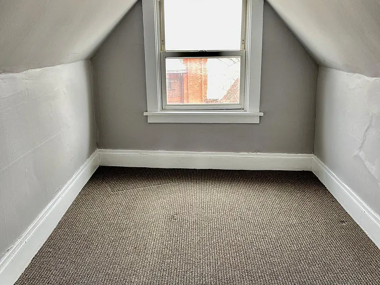 593 W Ferry St #7 — Photo 3