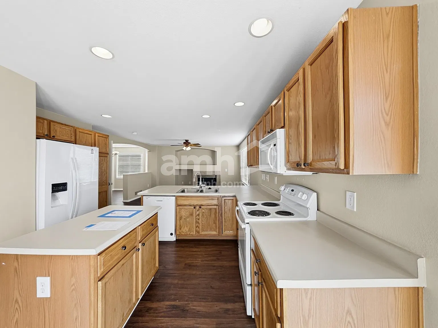 3 bed, 2.5 bath, 2127 sqft, $2,860 — Photo 3