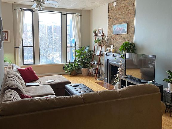3rd image of 2122 N Halsted St #Two