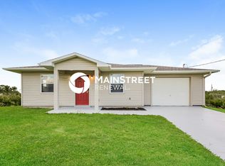 2814 72nd St W, Lehigh Acres, FL 33971