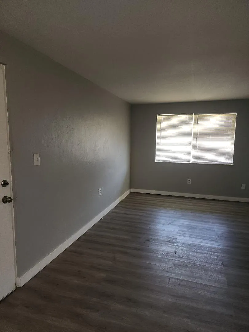 2929 Hoover Ave - 7 — Photo 3
