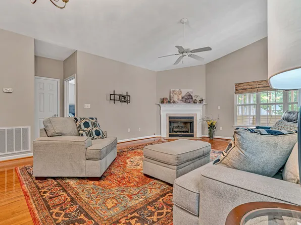 4018 Overlook Trail Dr, Roanoke, VA 24018