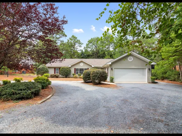 173 Pine Lake Dr, Whispering Pines, NC 28327
