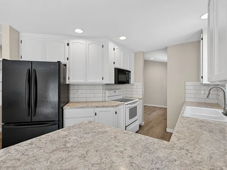1574 SE Nylace Ln — Photo 12