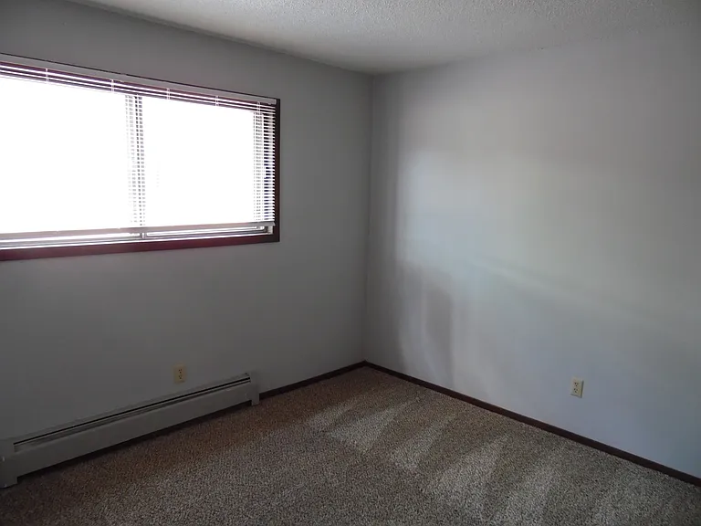 Arnold's Park Apartments — Photo 42