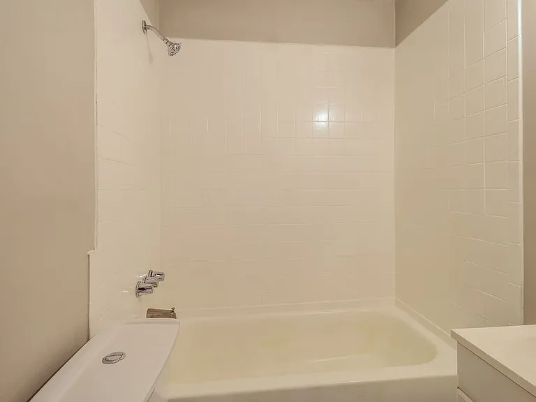1135 Clark St — Photo 15