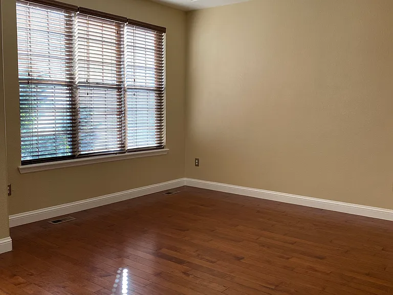 9113 Kornbrust Cir — Photo 11