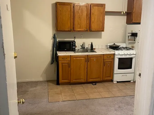 2039 Green St APT 1F, Philadelphia, PA 19130