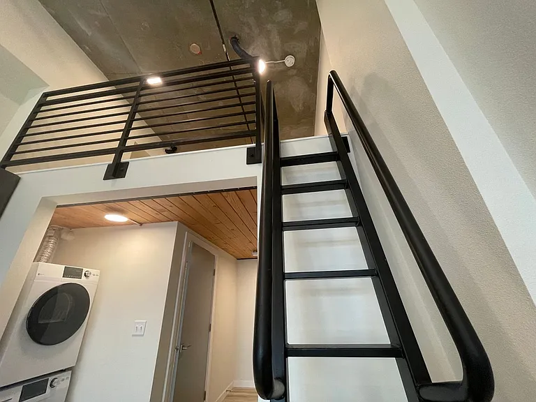 Welcome to AV Lofts! Beautiful views plus in-unit laundry! Up to 8 weeks free! — Photo 50