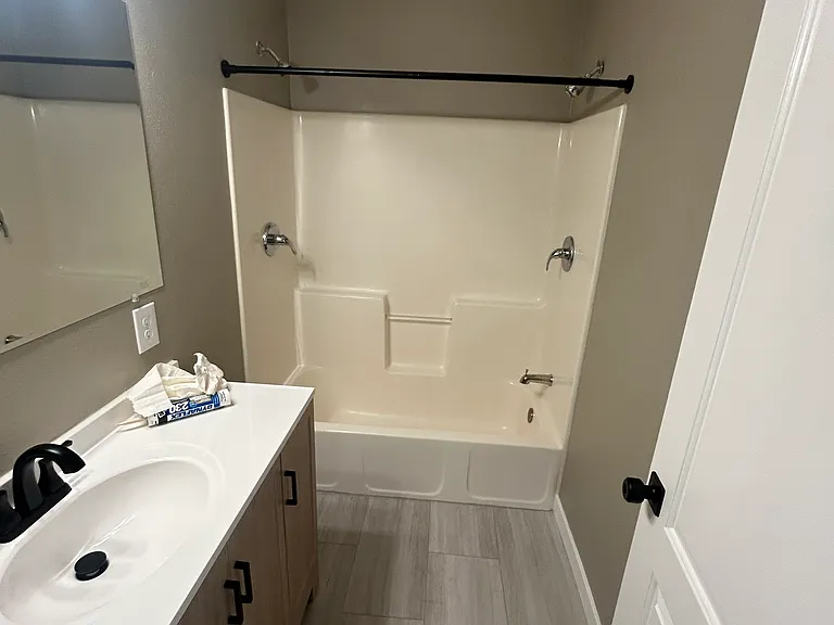 4801 W Irving St — Photo 18