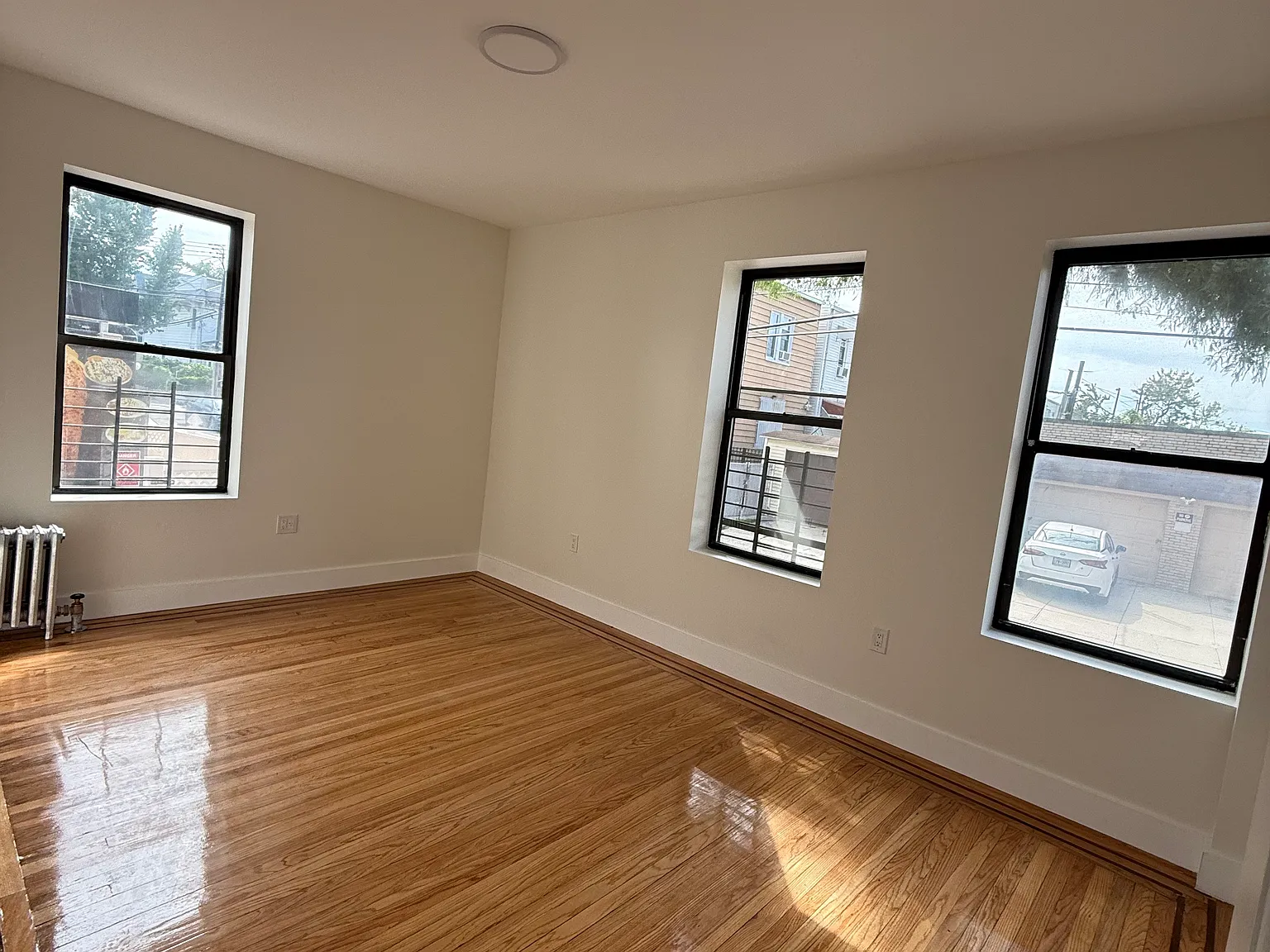 2 bed, 830 sqft, $3,100 — Photo 3
