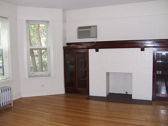 Living Room (north wall)