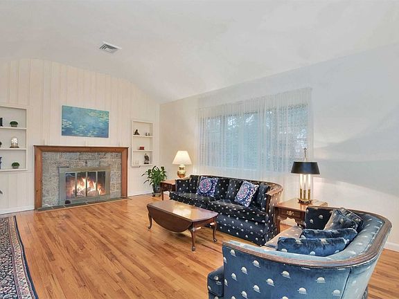 2nd image of 34 Gamecock Ln