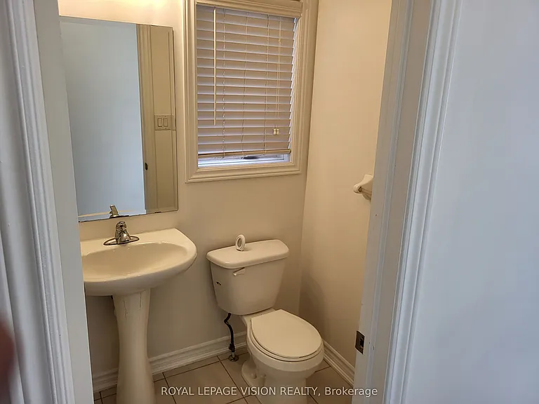 715 Agnew Cres #UPPER — Photo 5