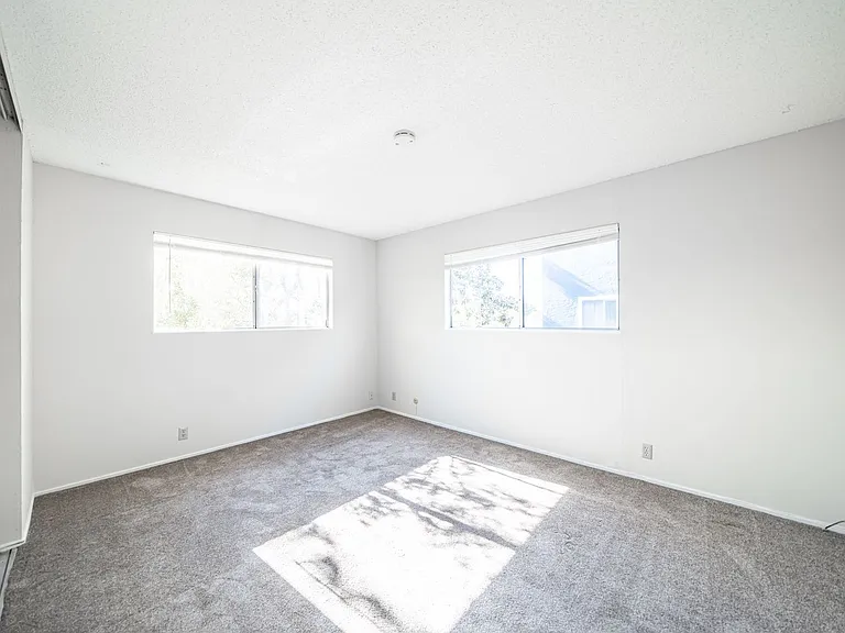 33 Moss Avenue — Photo 9