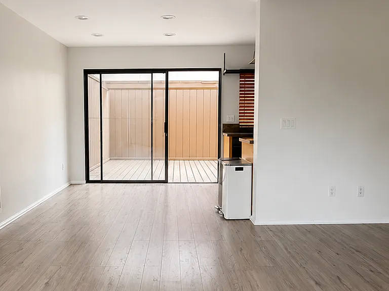 2725 Ariane Dr — Photo 11