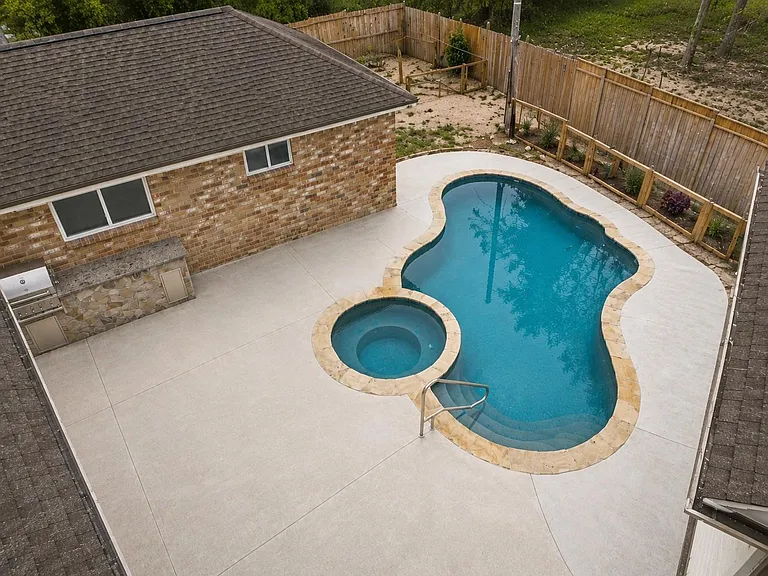 15215 Parkville Dr — Photo 45