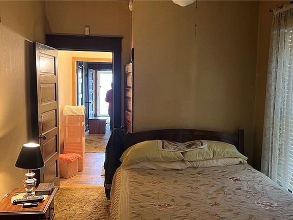 4th image of 3848 E 9th Ter