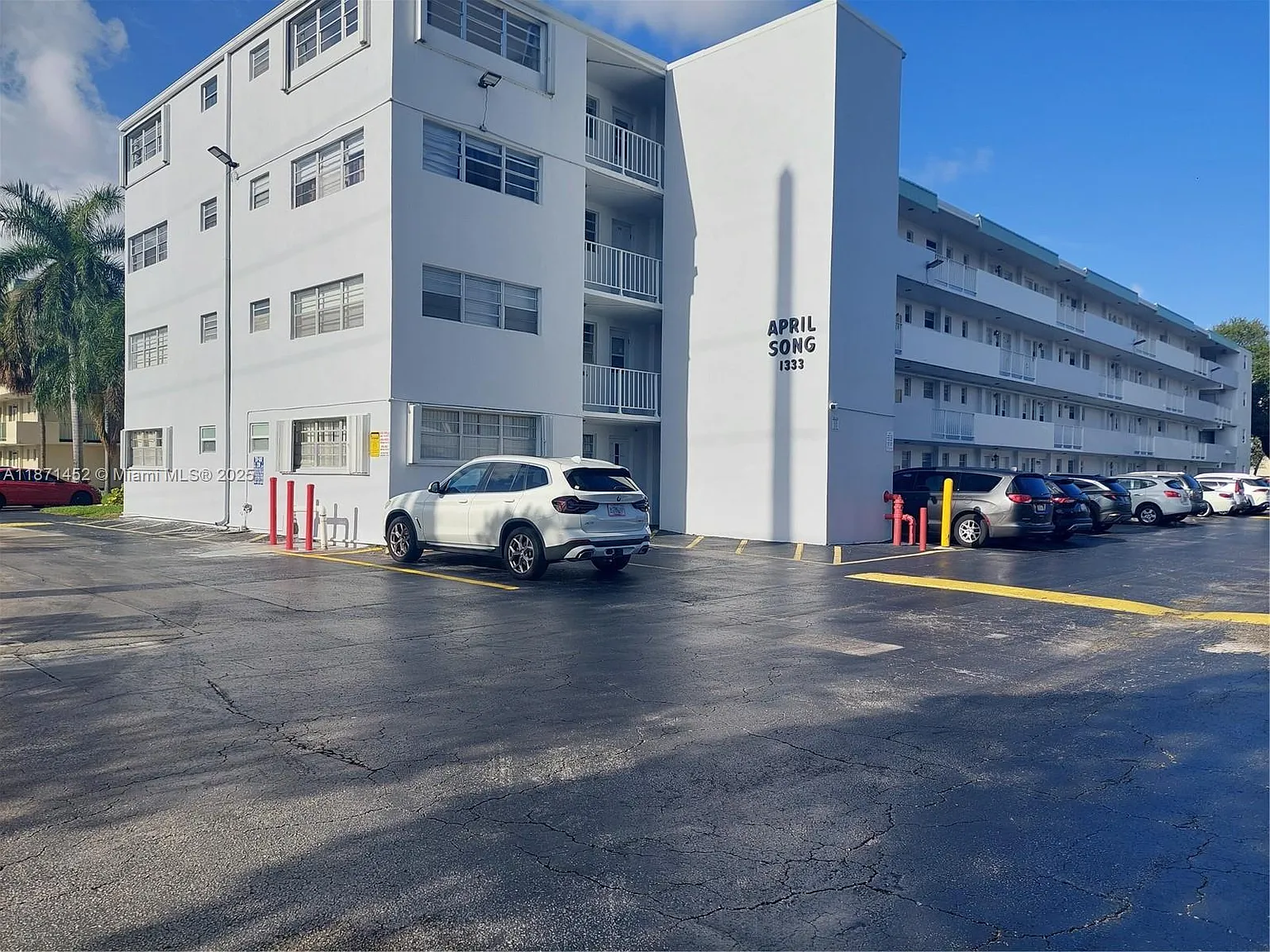 2 bed, 732 sqft, $1,950 — Photo 1