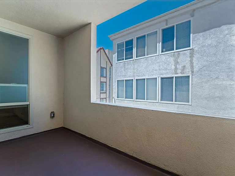 17424 Burbank Blvd #205 — Photo 17