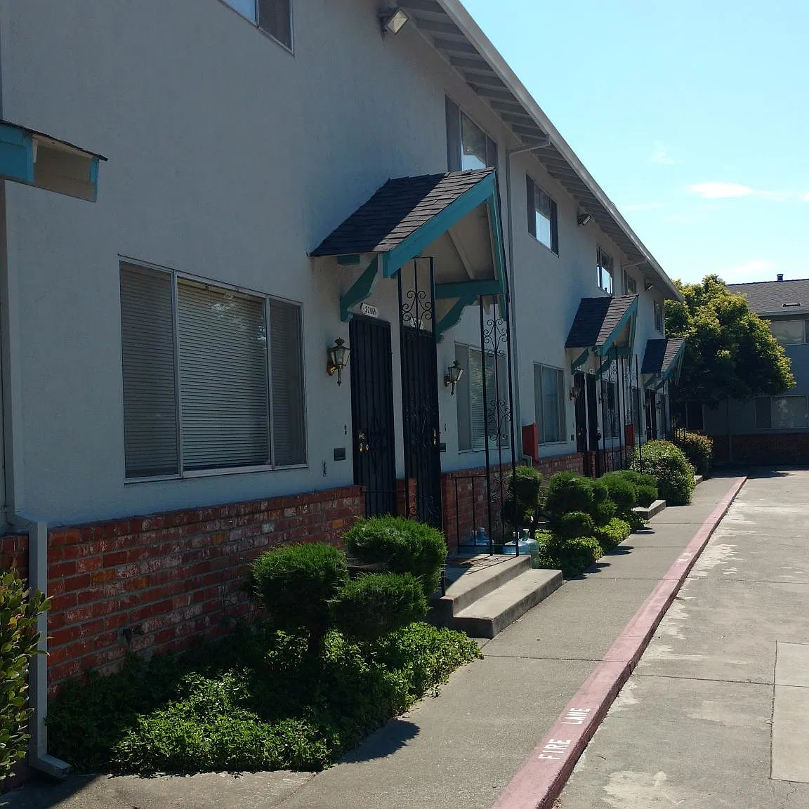 2 bed, 1.5 bath, 1000 sqft, $2,595 — Photo 2