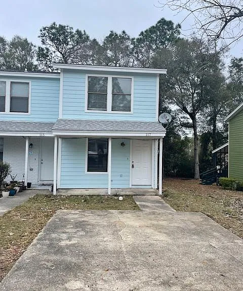 117 Hampton Dr — Photo 1