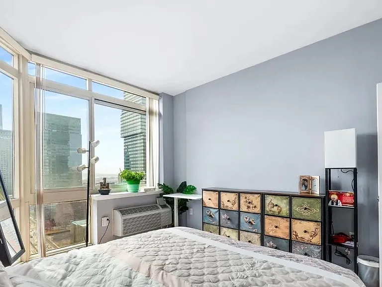 20 2nd St #2601 — Photo 1