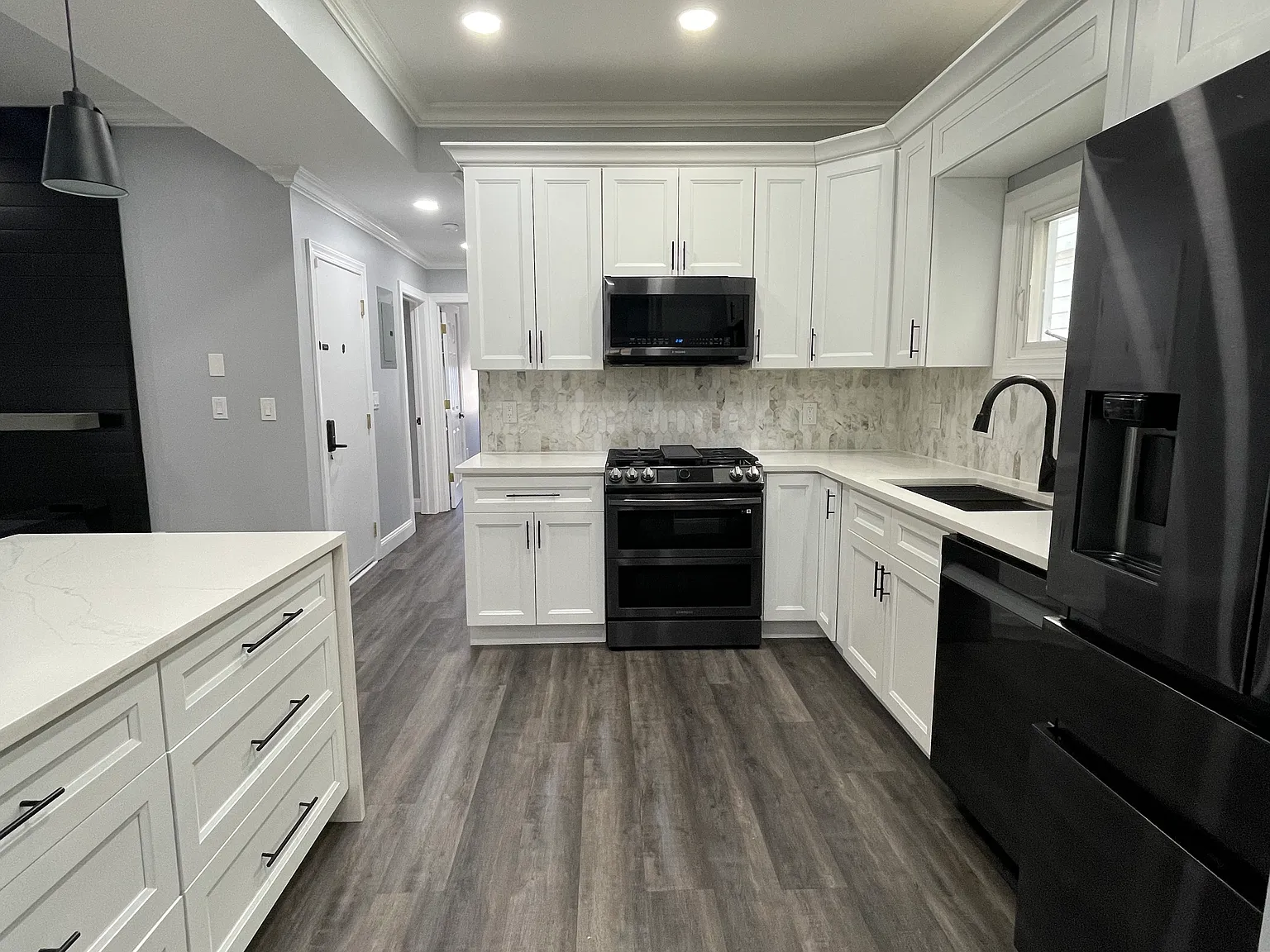 3 bed, 1284 sqft, $3,200 — Photo 2