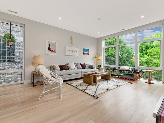 3rd image of 2721 W Haddon Ave #1E