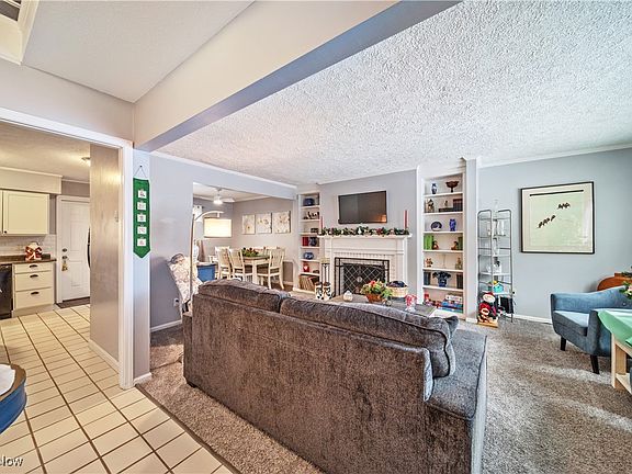 4th image of 3 Meadowlawn Dr #3-11