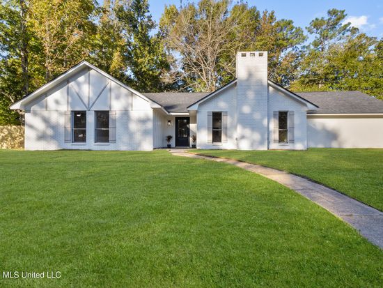 145 Linnet Dr, Ocean Springs, MS 39564
