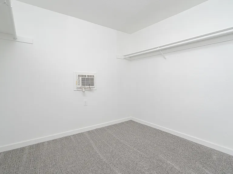 5010 W Beverly Ln — Photo 13