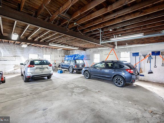 4th image of 787 Fisher Ave
