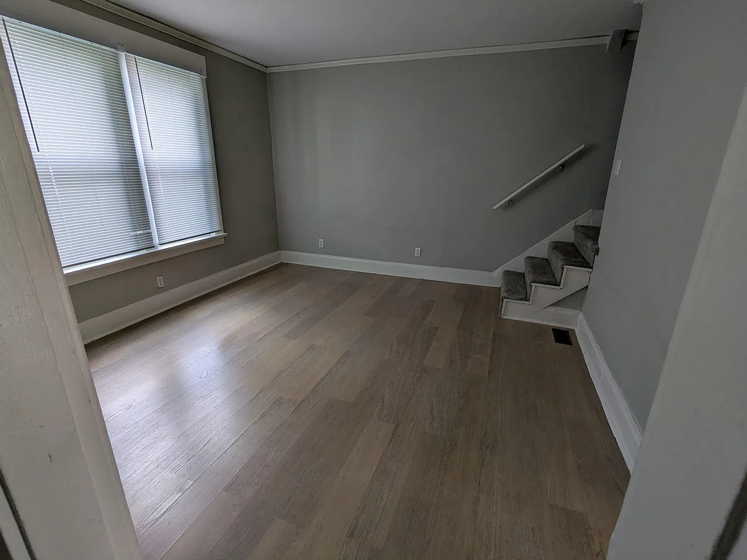 2 bed, 1100 sqft, $1,100 — Photo 2