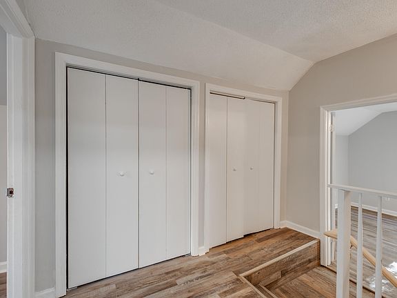 5th image of 404 Thompson St #B