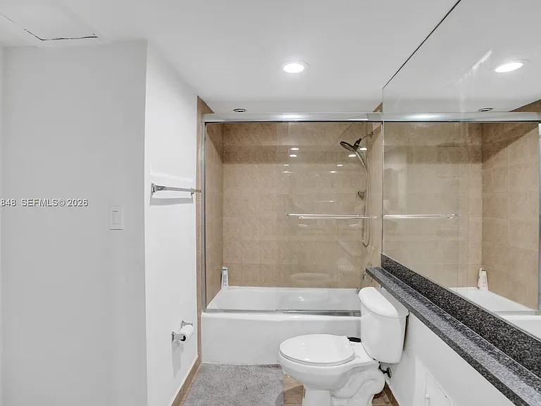 5600 Collins Ave #5R — Photo 24