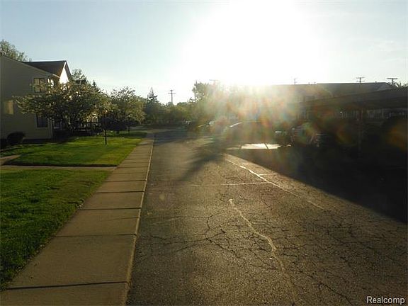 3rd image of 17430 Utica Oaks Ln