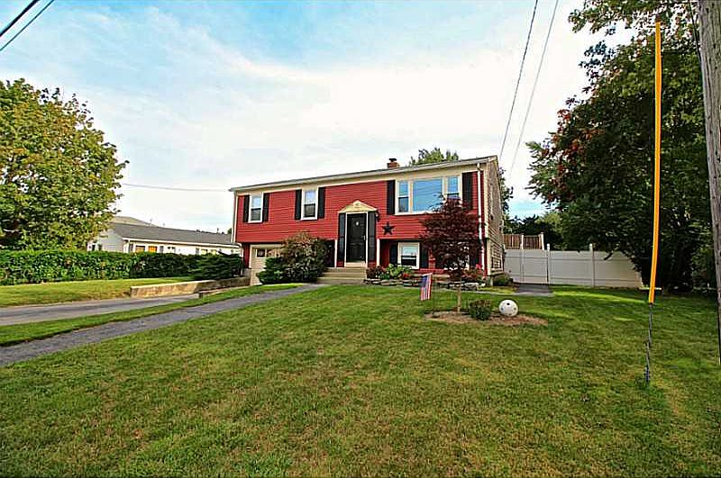 1st image of 5 Aquidneck Dr