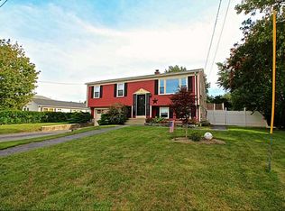 5 Aquidneck Dr, Middletown, RI 02842