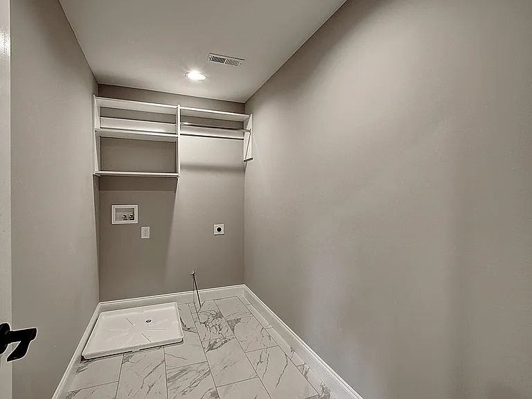 209 University Pkwy #36 — Photo 32