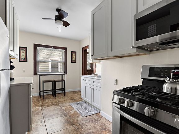 4th image of 935-937 W Marshall Ave #935