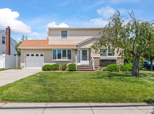 29 Edward Street, Bethpage, NY 11714
