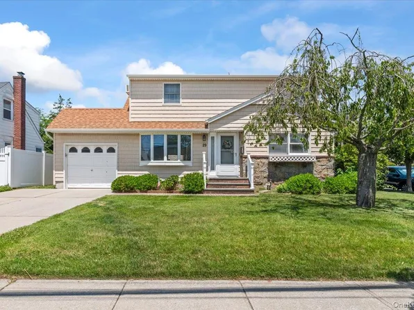 29 Edward Street, Bethpage, NY 11714
