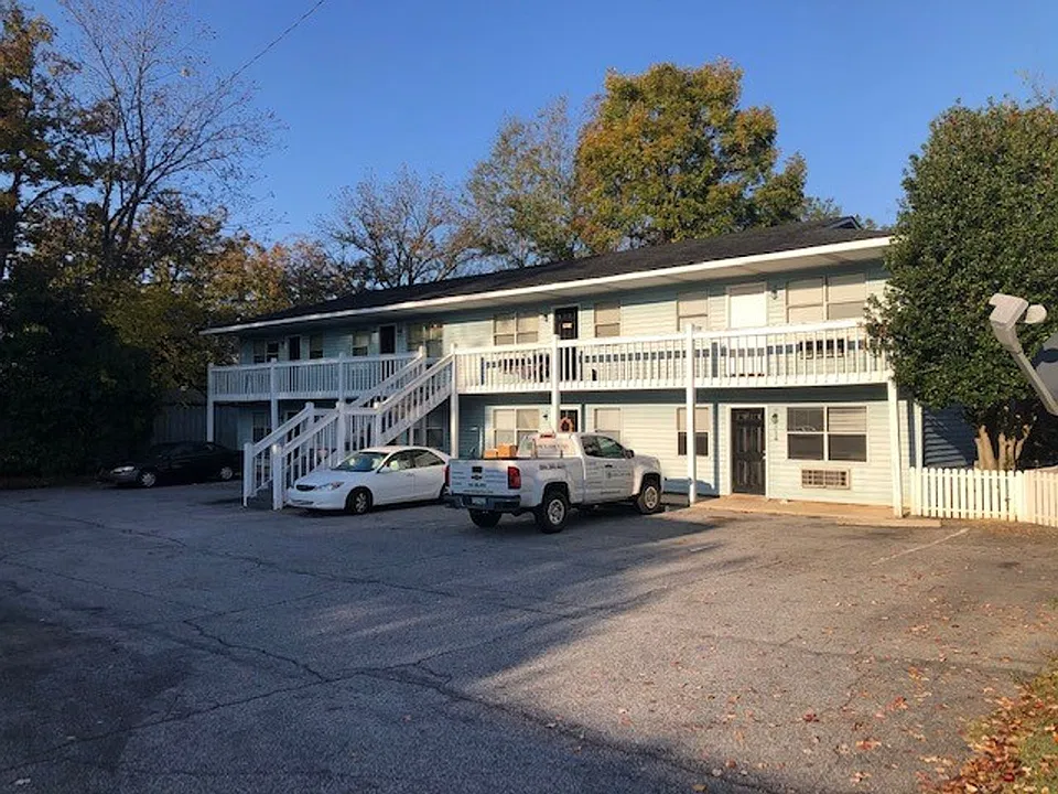 213 Hampton Ave