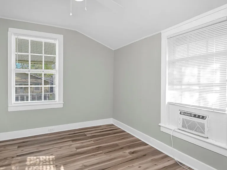 203 Augusta St — Photo 20