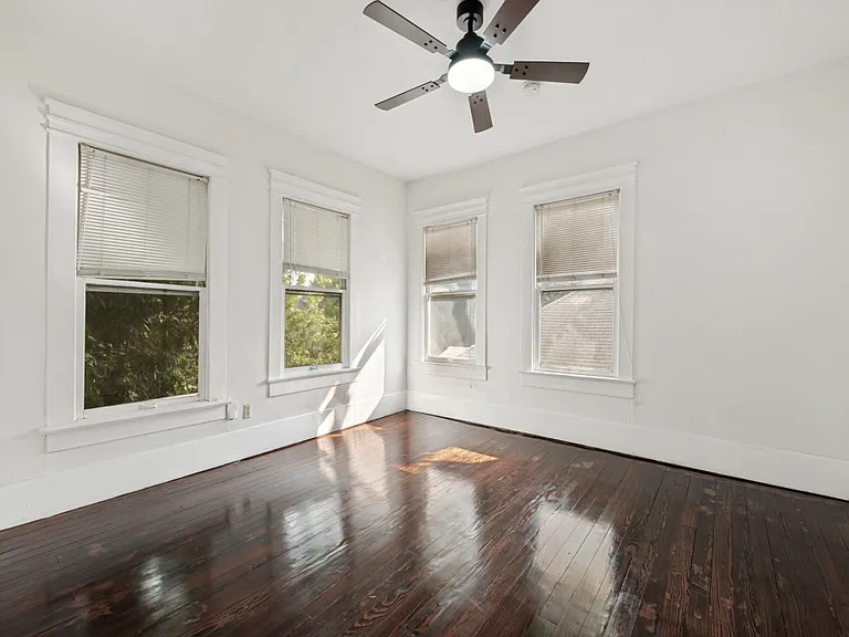 5623 Victor St — Photo 1